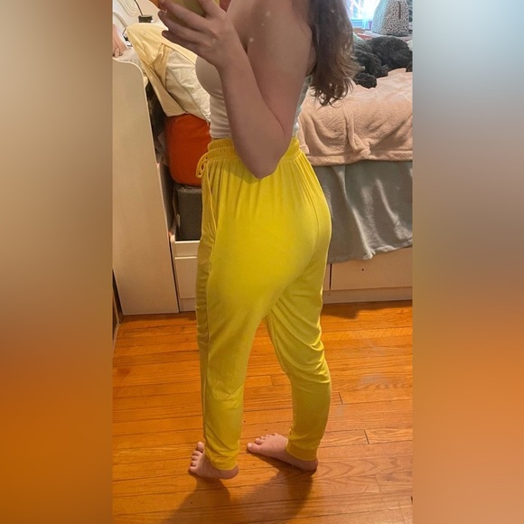 NWT Legging Depot Yellow Joggers - Picture 2 of 3